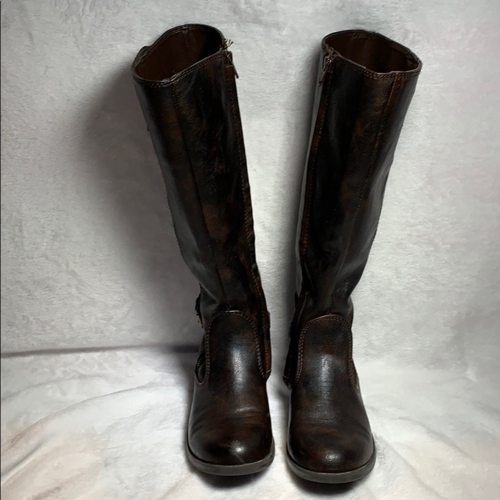 Boots - Picture 2 of 7